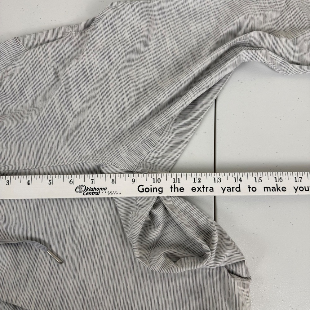 Lululemon On The Fly Pants Crop Womens Size 2‎ Heather Grey Luxtreme Athleisure - Picture 5 of 10